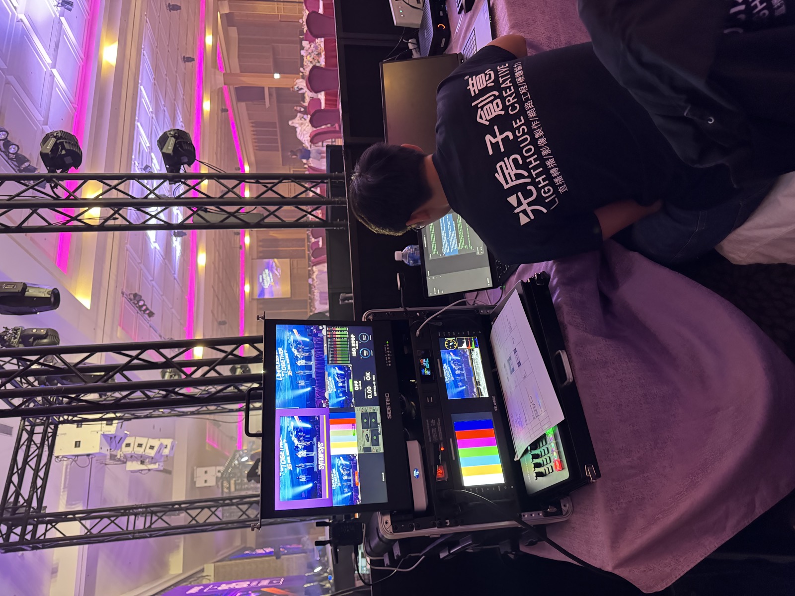 宴會廳的 Truss 結構與燈光